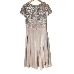 Adrianna Papell Women's Size 14 Beige Embroidered Gown Short Sleeve